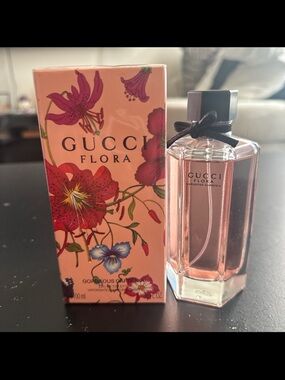 Gucci Flora Gorgeous Gardenia Perfume - Pink and Black Accents